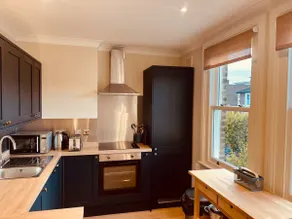 Bright & Quiet 2-Bed Victorian Flat, Walk to Tube - Newly Refurbished - Image 4