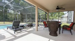 Modern 4 bedroom House with swimming pool - Image 3