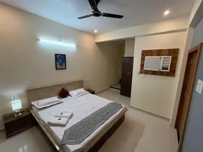 Hotel SHIVASHRAY Luxury Stays & Inn - Image 2