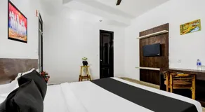 Townhouse by OYO Mayfeild Garden nearby Golf Course Road. - Image 3