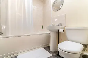 Lovely Two Bed detached house with Parking - Image 2
