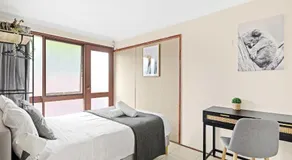 Quaint Double Room - Private Spot at Milperra - Shared Bathroom - Image 2
