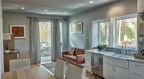 Hollywood Living 3 to 5 BR Townhomes with Free Parking - Image 4