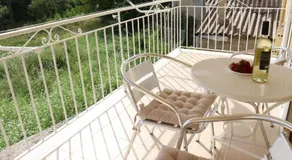 Sweet Home Vassia - Image 3