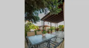 Family House with Garden - Image 4