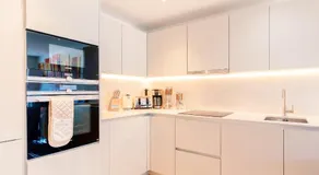 New Large 4 Bedroom & 3 Bathroom Flat near Angel Station in Zone 1 London for Max 13 Guests - Image 5