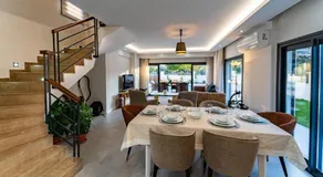 merkezde 8 kişilik özel havuzlu villa - Image 2