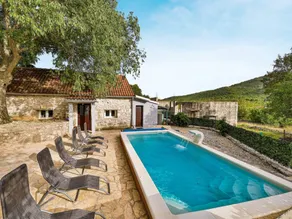 Countryside Idyllic Holiday Home with Pool - Image 3