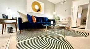 Montrose Stays Spotless Full APT! Free Parking!!! An Art Lover's Dream - Image 2
