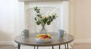 Manchester Stay Hub - 2BR with Free Parking, Near Airport & Attractions - Image 4
