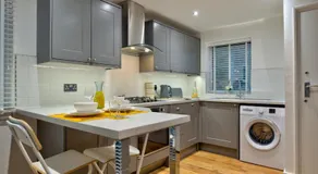 2-Bed Apartment in Stamford Town Centre-Parking & Wi-Fi - Image 4