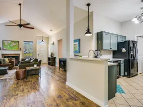 Cozy & Open 4BR Home with Loft on Greenbelt - Image 4