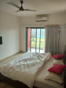 Luxurious 4BHK Flat with King Size Bed in Goa - Image 5