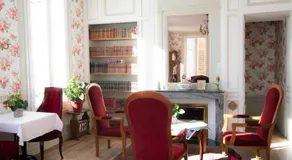 Hotel de Charme La Bonne Adresse - Logis hotels - Image 3