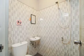 Urbanview Hotel Arafuru Residence Duren Sawit - Image 2
