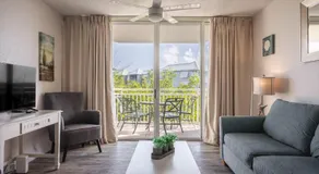 Tortuga Suite at Sunrise Suites Resort - Heated Pool, Hot Tub & Free Parking - Image 2