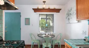 Cute Old Town Cottage near Downtown Beaches - Image 4