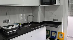 LC's Guesthouse - Image 3