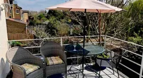 Entire studio with private parking and balcony - Image 4