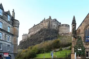 Brand New Studio Apartment Near Edinburgh Castle - Image 4