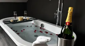 Amorist Hotel - Image 5