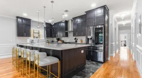 Luxury 4BR Home Near Manhattan Sleeps 12 - Image 2