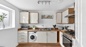 Stylish House • Excellent Location • Free Parking • Super-Fast Wifi • Self-Check-In • Yoko Property - Image 5