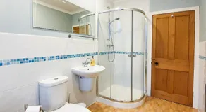 Linburn House Apartment - Image 5