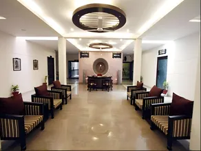 Royal Residency Hotel - Image 2