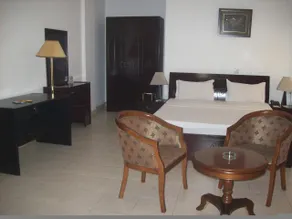 His Majestys Hotel - Image 2