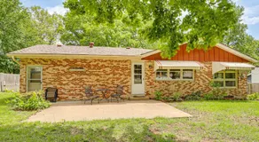 Fenced Yard & Patio! Shawnee Getaway 2 Mi to Dtwn - Image 3