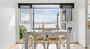 'Syrrah Serenity' Beachfront Bliss at Opossum Bay - Image 3
