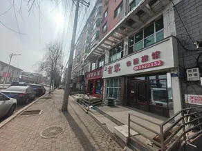 There is a budget hotel - Image 5