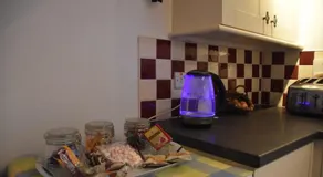 Rainors farm cottage - Image 2