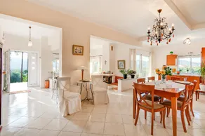 Light Filled Spacious Private Villa with Pool - Image 2