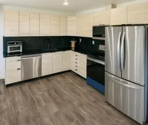 Mountain Views - Ocean Glimpses - Near Victoria - 2BR suite - Image 3