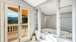 Alfresco luxury Villa with Heated pool - Image 4