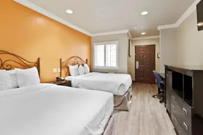 Le Blanc Inn & Suites - Image 1