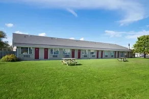 Knights Inn Kincardine - Image 4