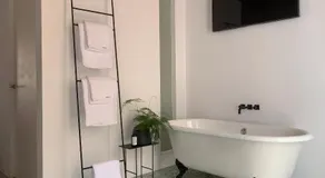 Fragile Boutique Hotel - Image 3