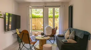Superbe Appart Plein Centre avec Parking & Jardin - Image 2