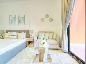 Posh Studio Apartments - Image 2