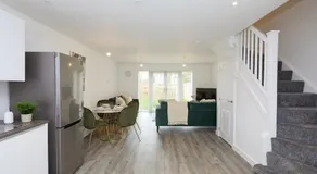 Beautiful brand new 3 bedroom city centre house with garden - Image 4