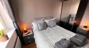 CONTRACTORS OR FAMILY HOUSE - M1 Nottingham - IKEA RETAIL PARK - CATKIN DRIVE - 2 Bed Home with Driveway, private garden, sleeps 4 - TV'S in all rooms - Image 2