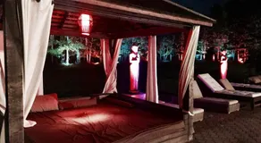 Hamptons 9BD MEGA Compound w POOL TENNIS BBALL NIGHTCLUB - Image 4