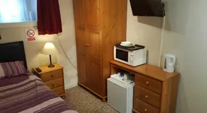 Station View Guest House - Image 2