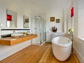 Self-catering retreat with pool, hot tub. - Image 2