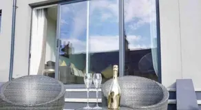 Contemporary Seaside Apartment - Image 4