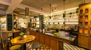 Green Hotel - Image 5