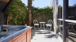 Blenheim Palms Motel - Image 4